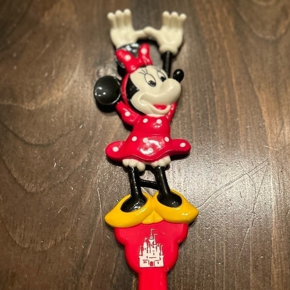 Disney Parks Vintage Walt Disneyworld Disneyland Minnie Mouse Red Back Scratcher - Picture 1 of 5